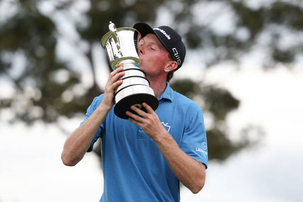 Ryggs Johnston kisses the trophy after winning the ISPS HANDA Australian Open